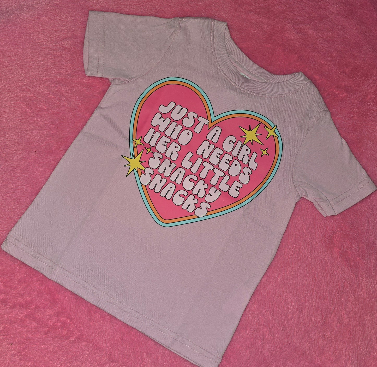 Just a girl who needs her little snacky snacks graphic tee